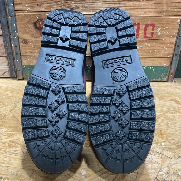 Brand new Waterproof Timberland 6” field boot in burgundy nubuck. - Picture 4 of 5